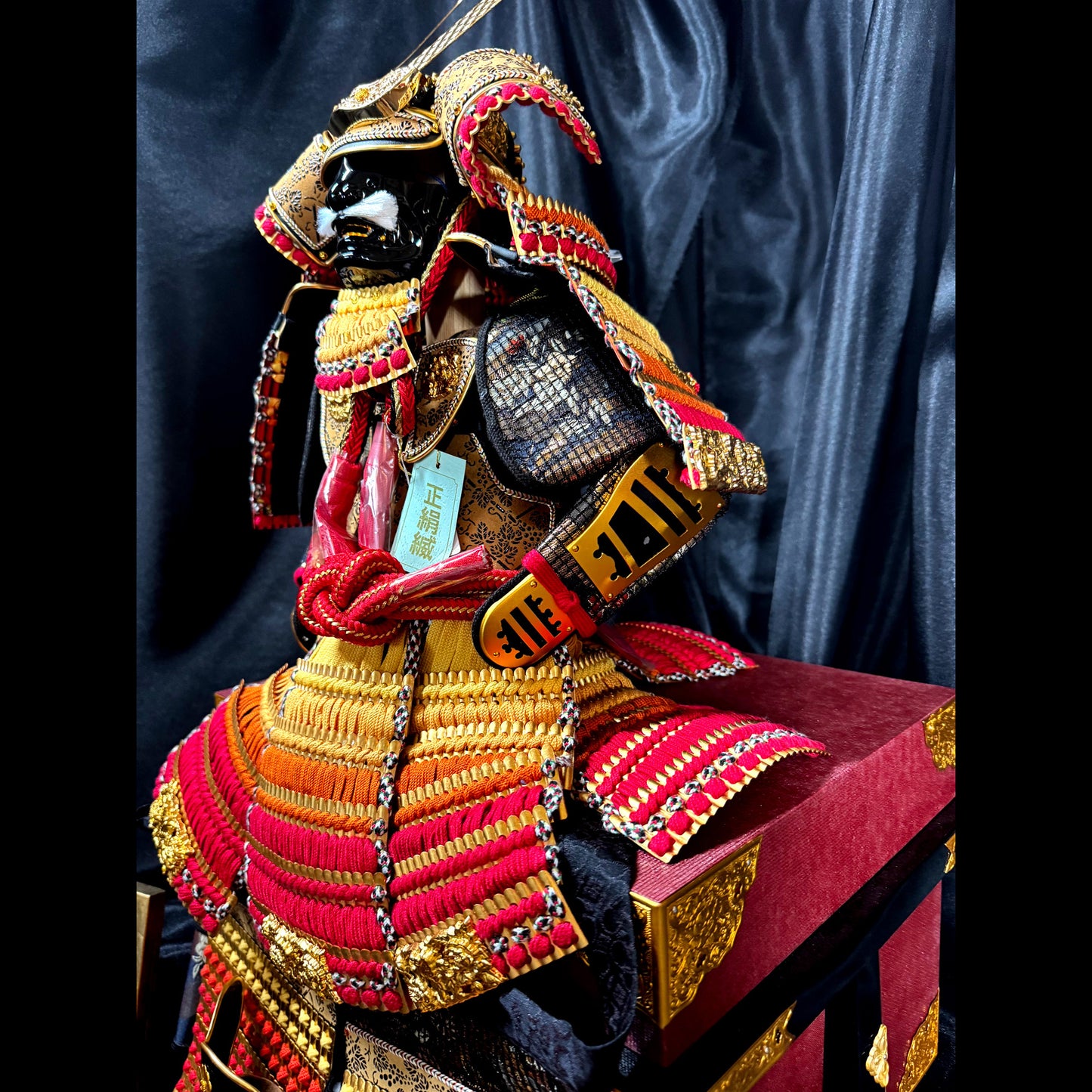 Authentic Samurai Armor Display – Junkinpaku no Yoroi (Gold-Leaf Armor) 03