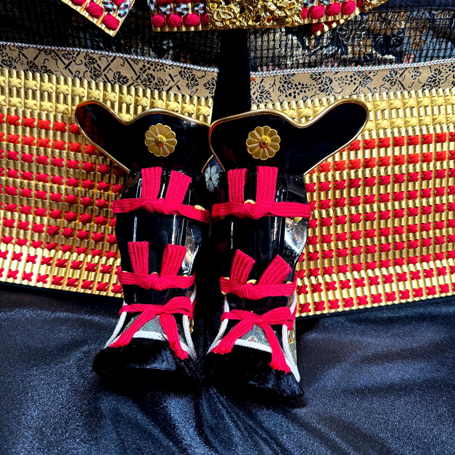 Authentic Samurai Armor Display – Junkinpaku no Yoroi (Gold-Leaf Armor) 05