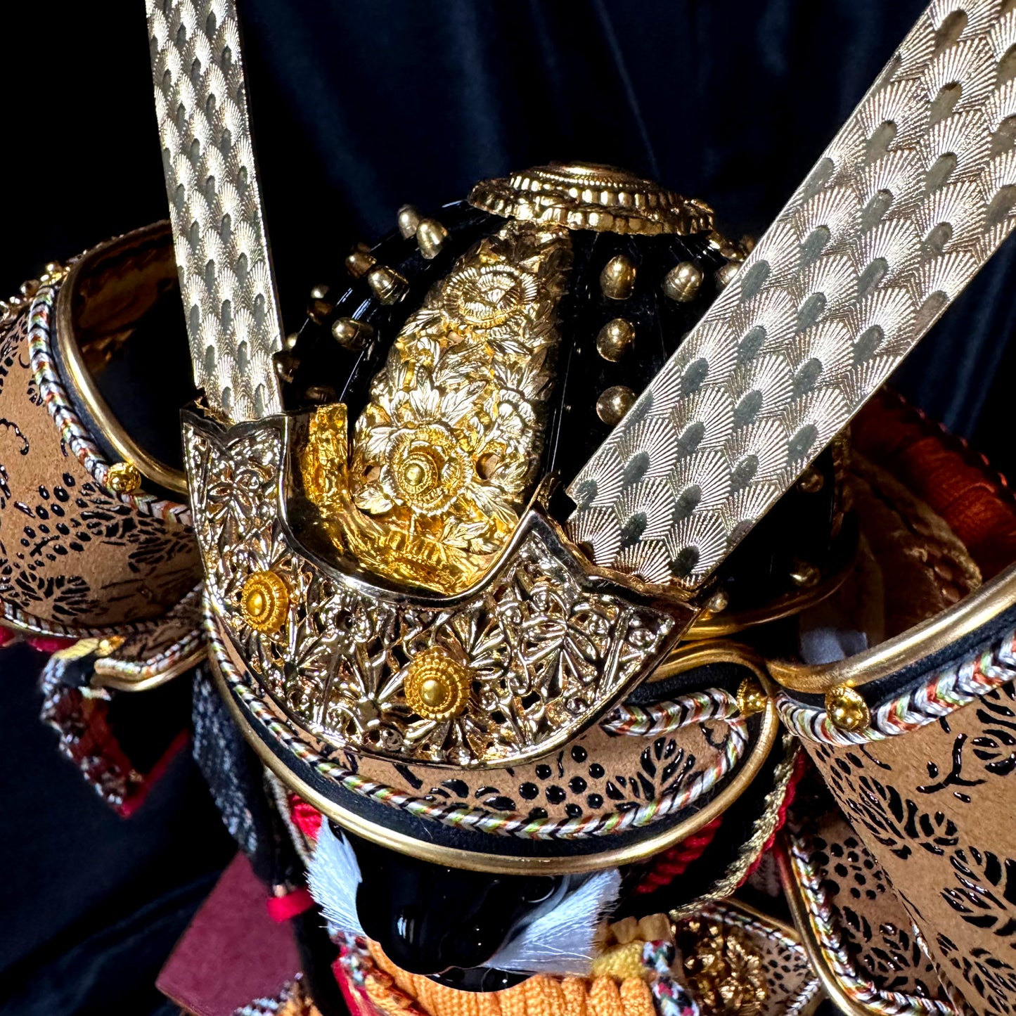 Authentic Samurai Armor Display – Junkinpaku no Yoroi (Gold-Leaf Armor) 07