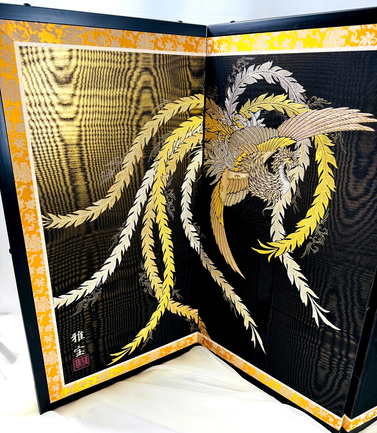 Traditional Japanese Folding Screen (Byōbu) – Phoenix Design, Gold Decoration