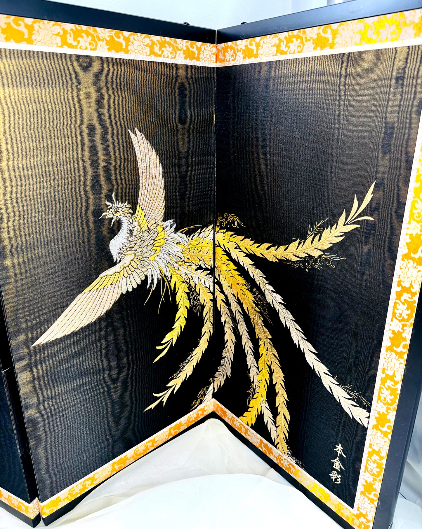 Traditional Japanese Folding Screen (Byōbu) – Phoenix Design, Gold Decoration