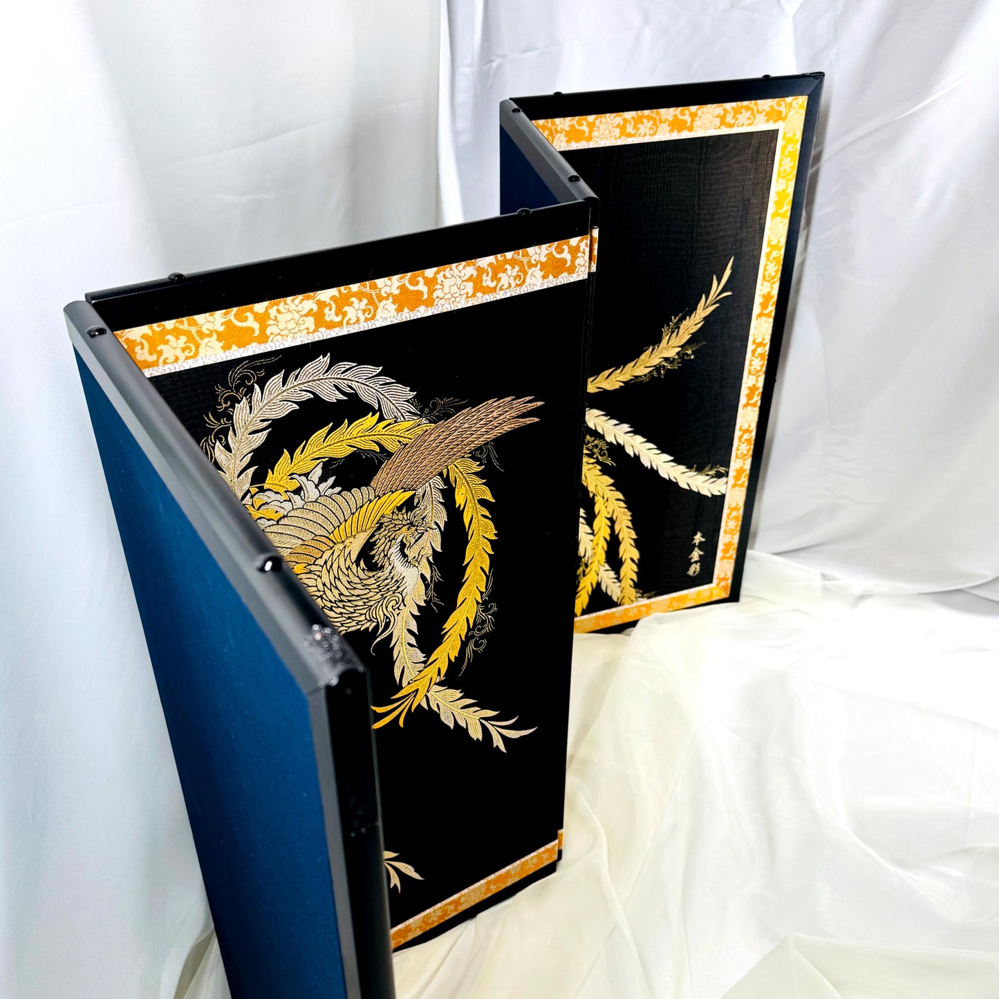 Traditional Japanese Folding Screen (Byōbu) – Phoenix Design, Gold Decoration