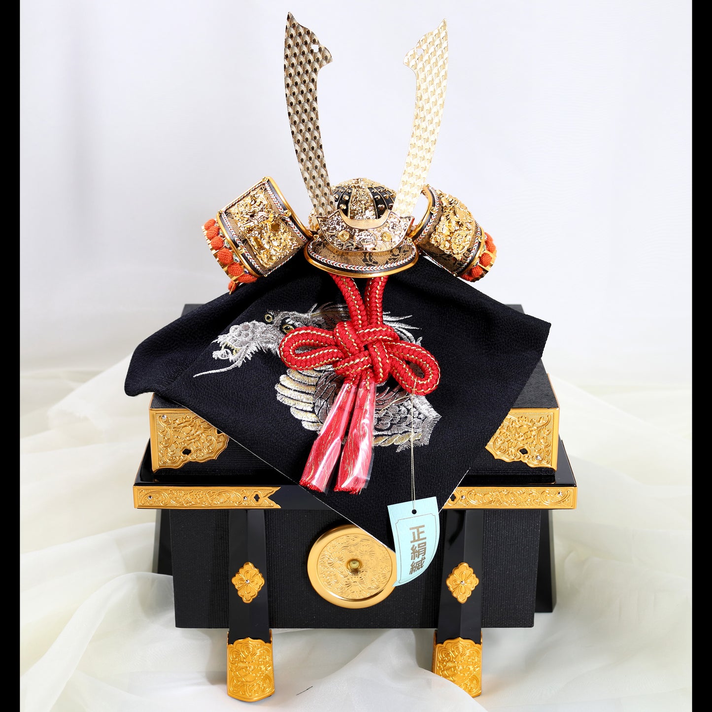 Dragon Kabuto Helmet – Gold Detailing 01