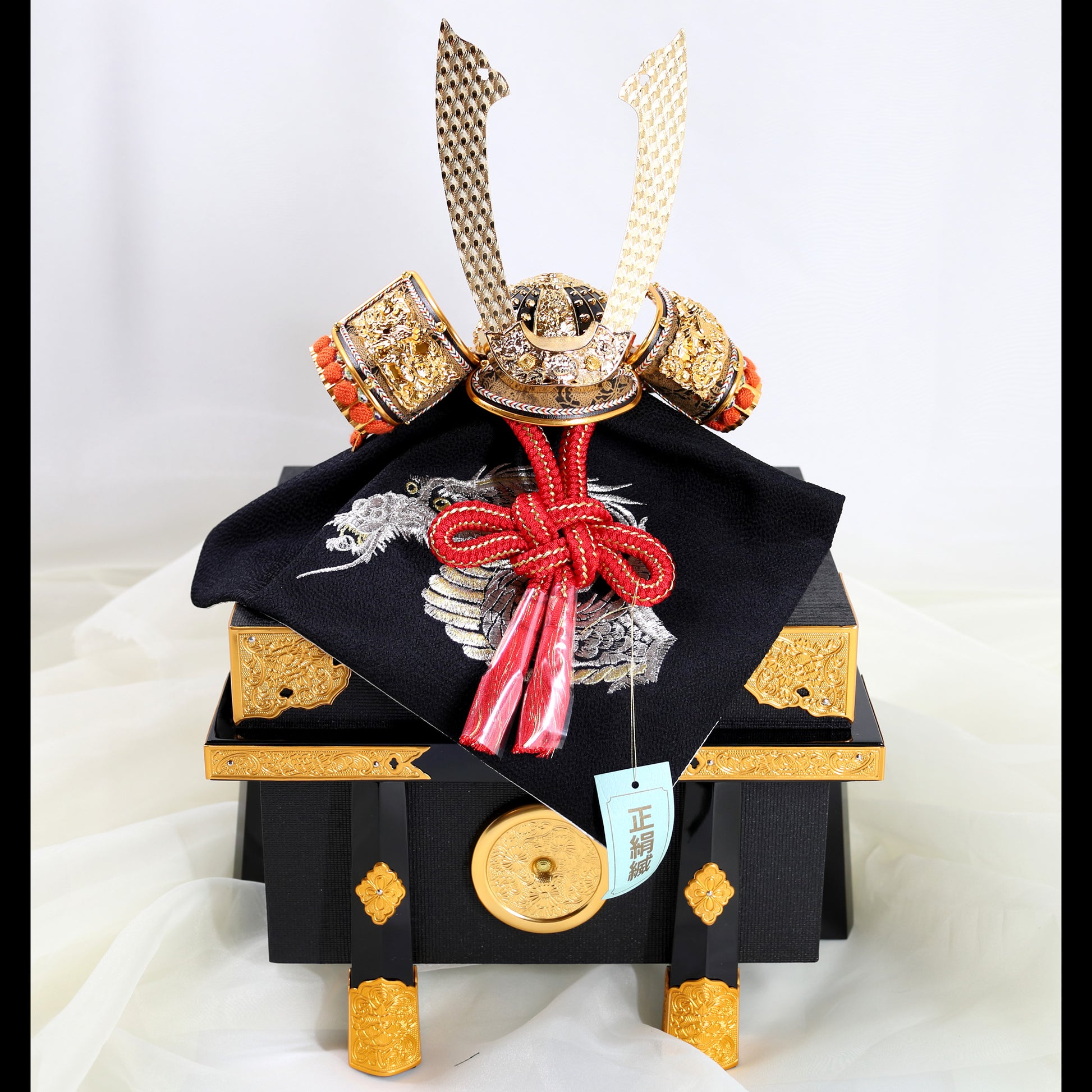 Dragon Kabuto Helmet – Gold Detailing 01