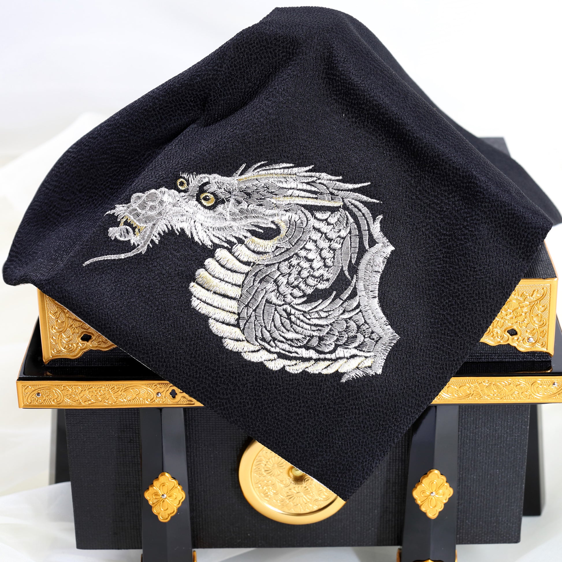 Dragon Kabuto Helmet – Gold Detailing 03