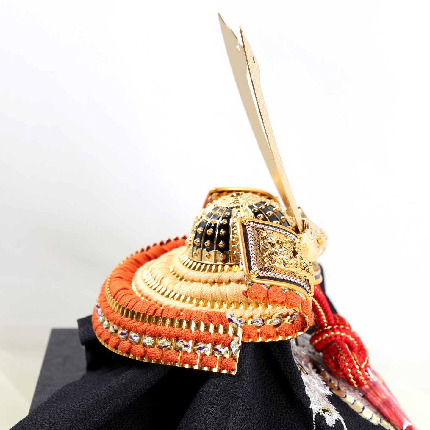 Dragon Kabuto Helmet – Gold Detailing 04