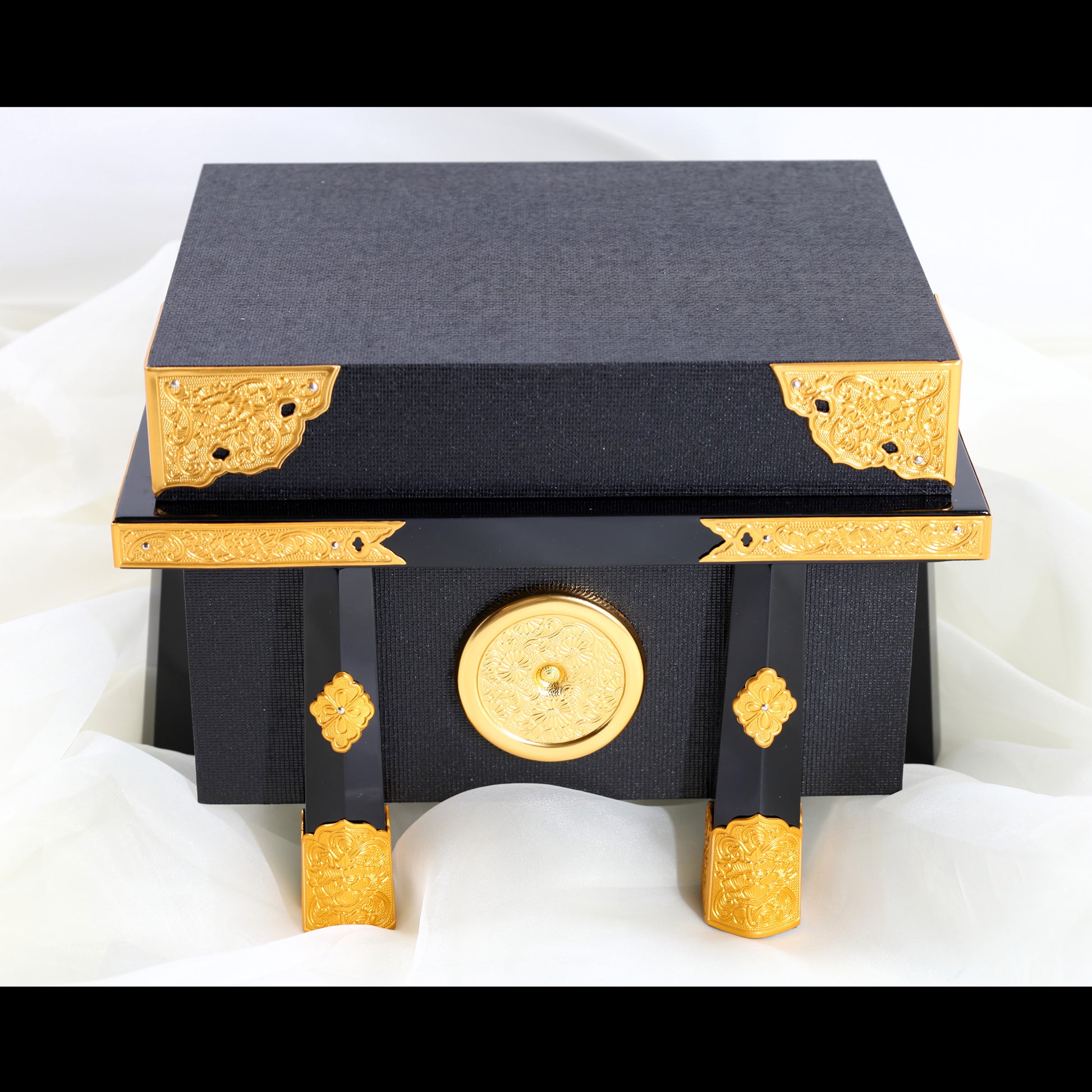 Dragon Kabuto Helmet – Gold Detailing 05