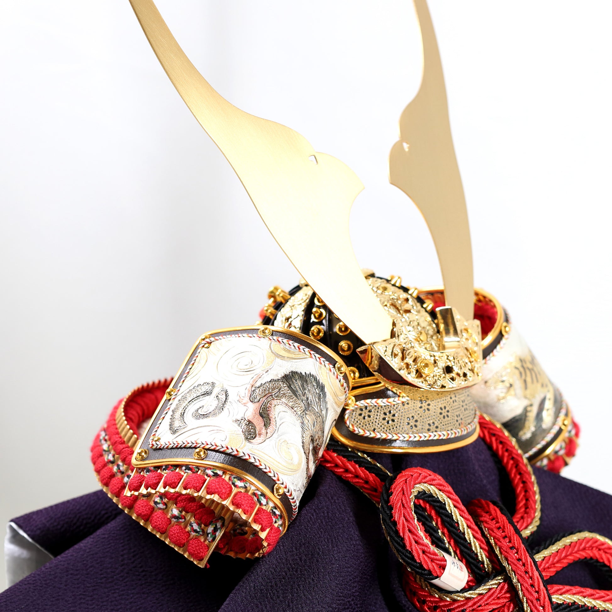 Dragon & Tiger Kabuto Helmet by Miyachu 03