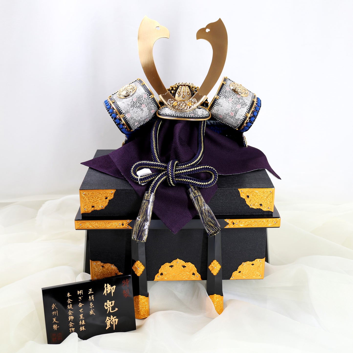 Gold-Crested Kabuto Helmet by Bushu Tensei 01