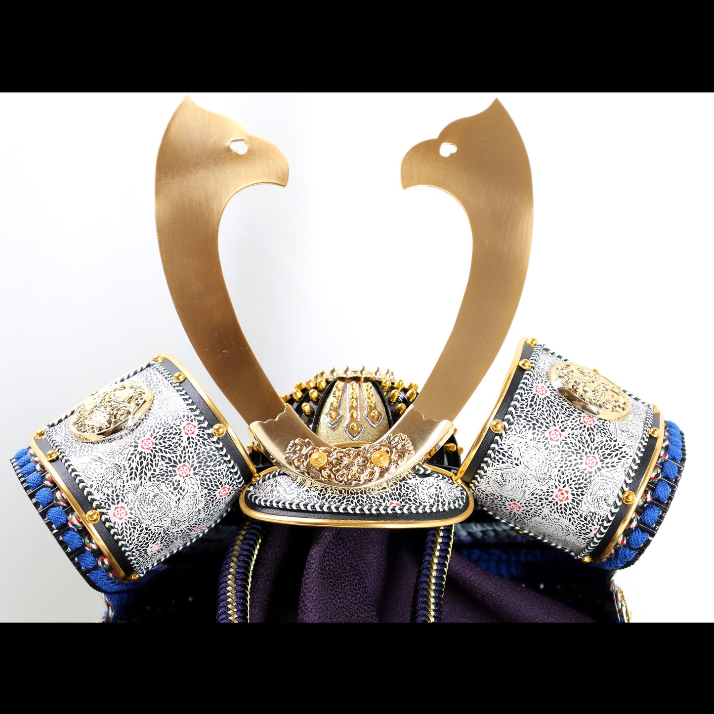 Gold-Crested Kabuto Helmet by Bushu Tensei 02