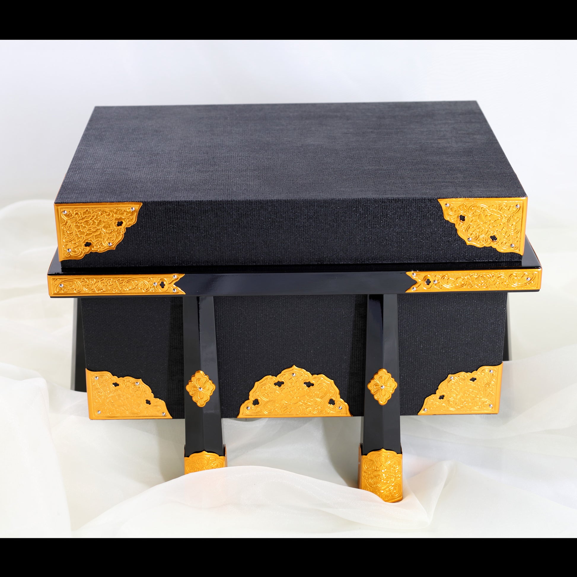 Gold-Crested Kabuto Helmet by Bushu Tensei 06