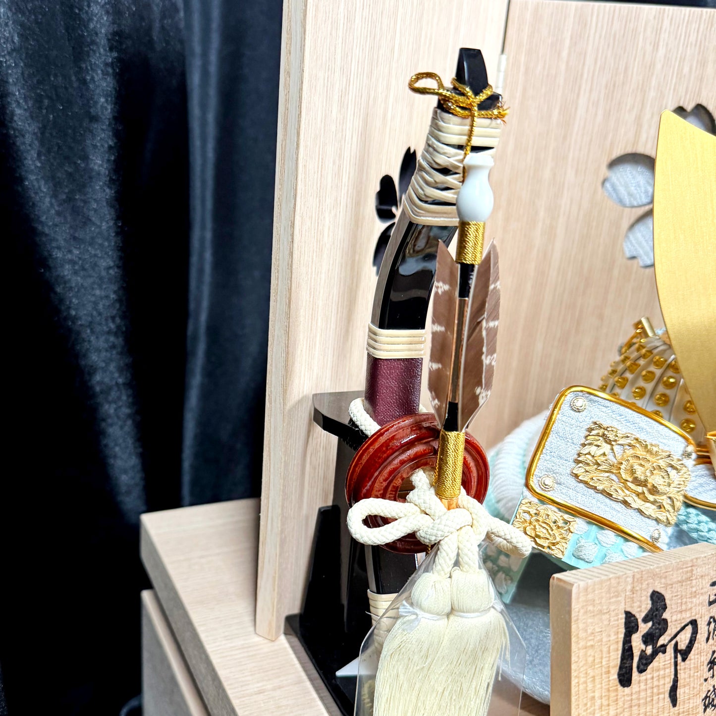 Gold Crest Samurai Kabuto with Ohitsu Base & Screen – by Itoku 02