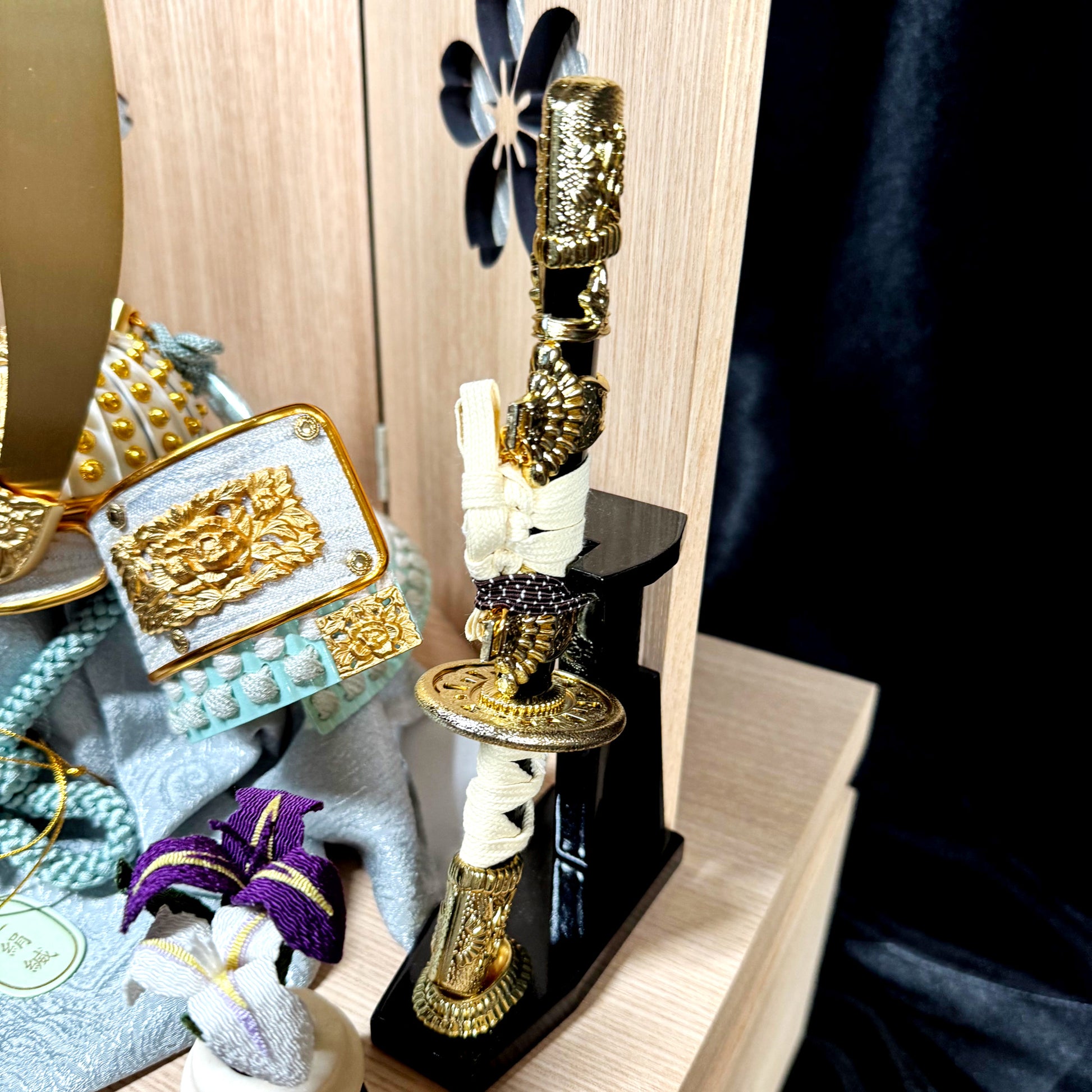 Gold Crest Samurai Kabuto with Ohitsu Base & Screen – by Itoku 04