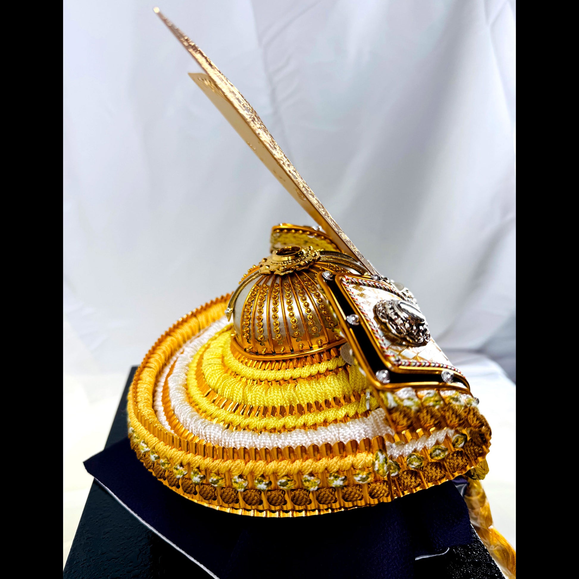 Luxury Samurai Kabuto Display – Golden Dragon Crest 04