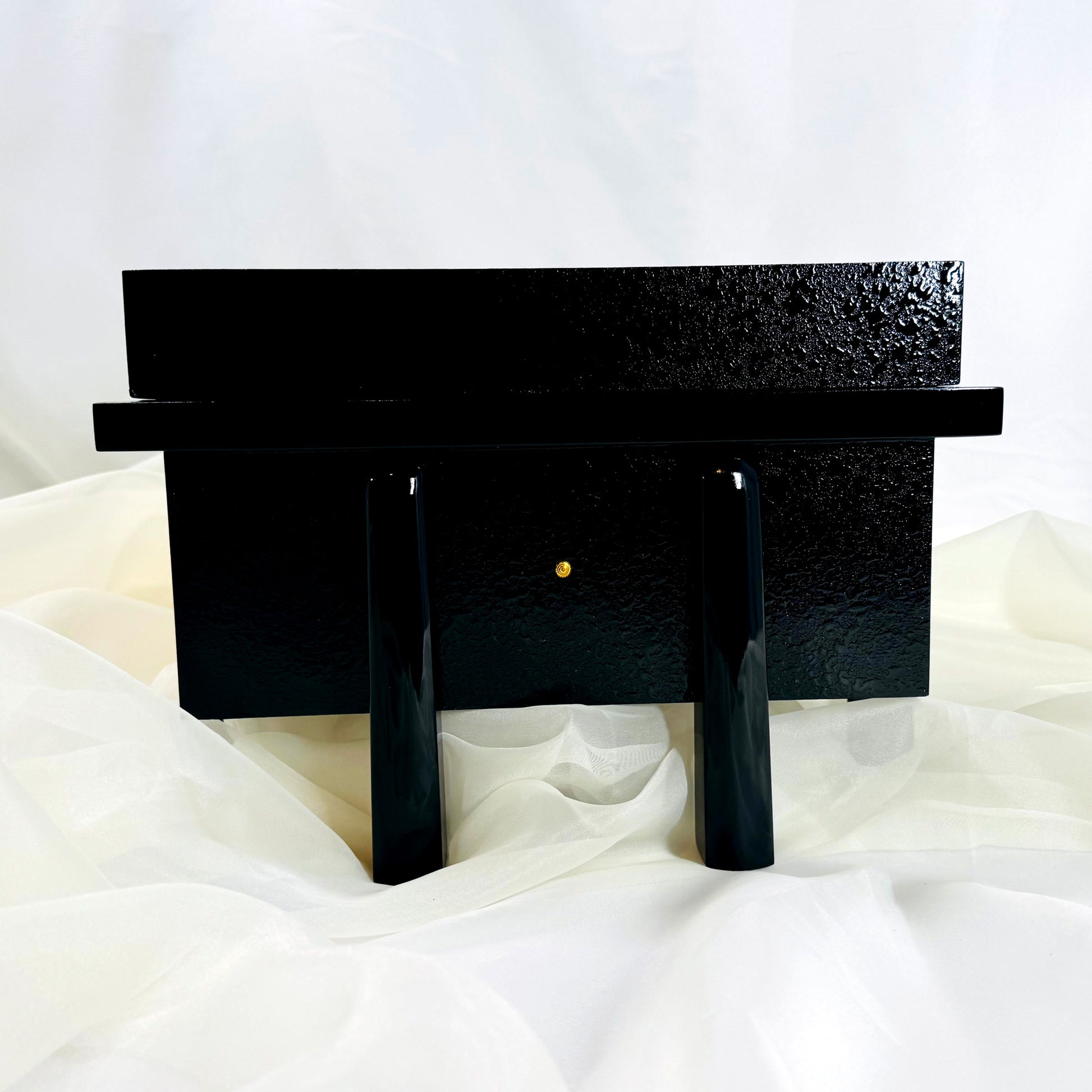 Luxury Samurai Kabuto Display – Golden Dragon Crest 05