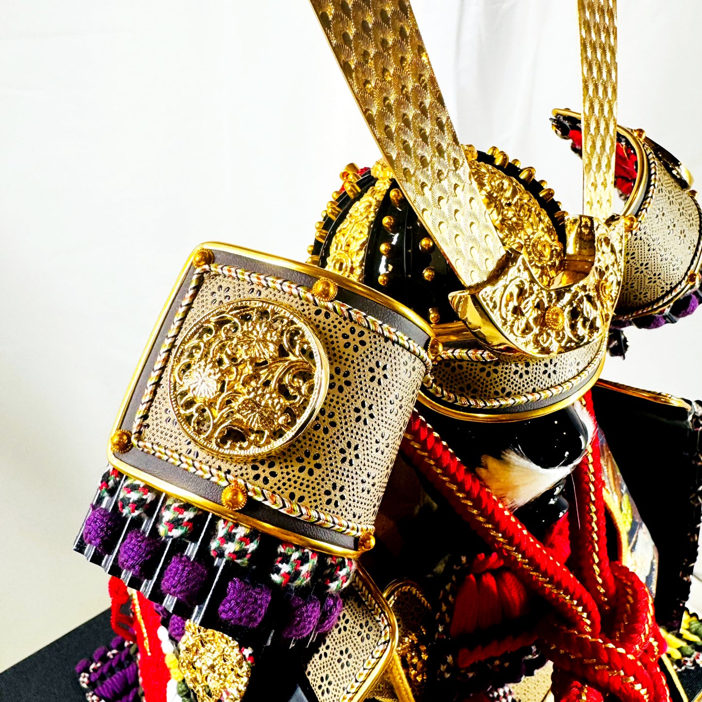 Samurai Armor Yoroi Display by Bushu Tensei | Special Edition with Storage Base 06