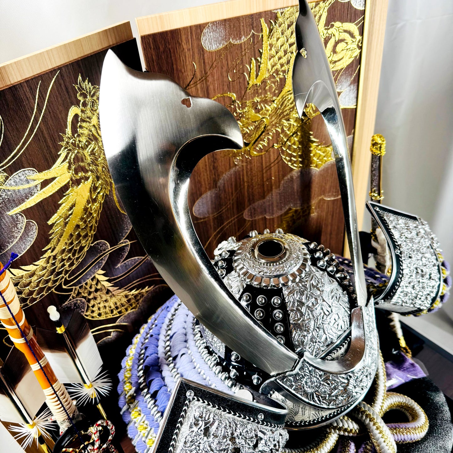 Samurai Kabuto Armor Set with Storage Base & Dragon Byōbu – Wearable Display by Miyachu 02