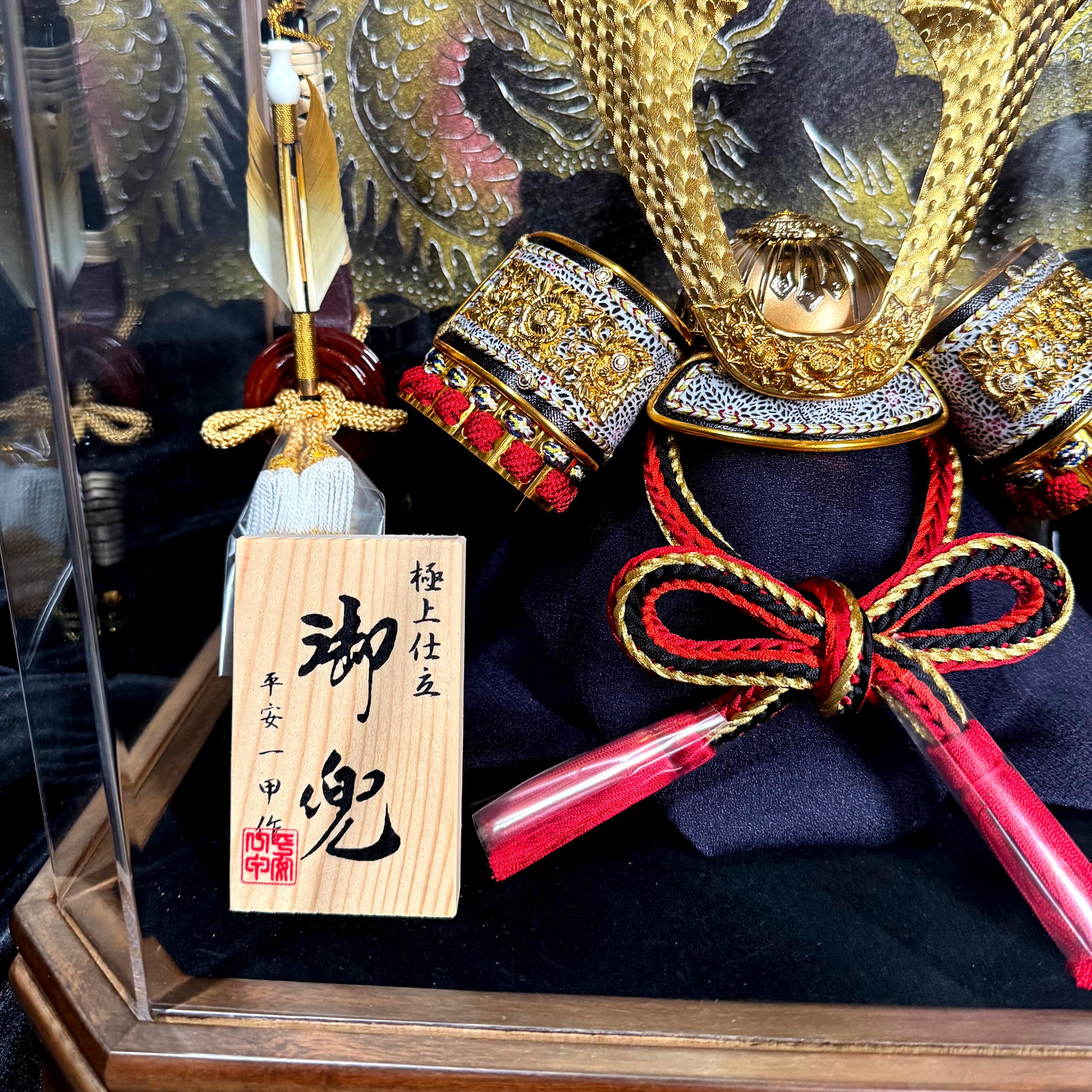 Samurai Kabuto Display – Gold Dragon Crest 03