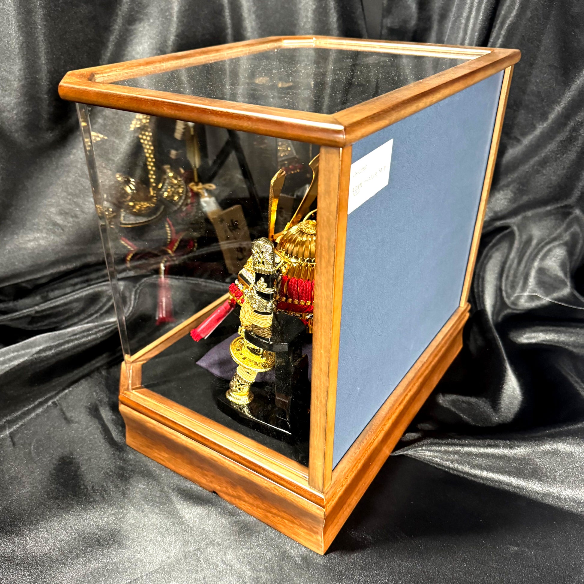 Samurai Kabuto Display – Gold Dragon Crest 05