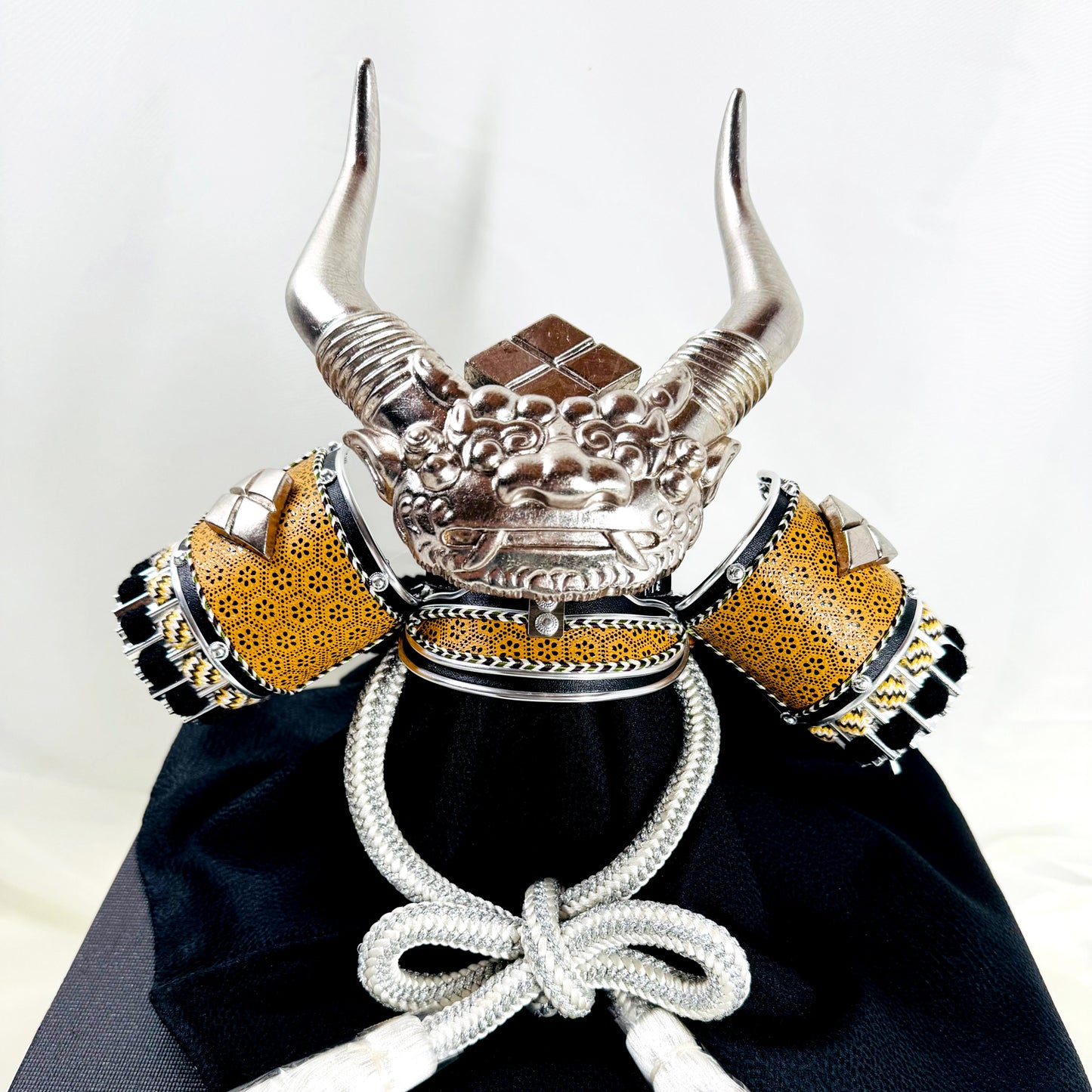 Takeda Shingen Kabuto Helmet with Storage Base by Shinko 02