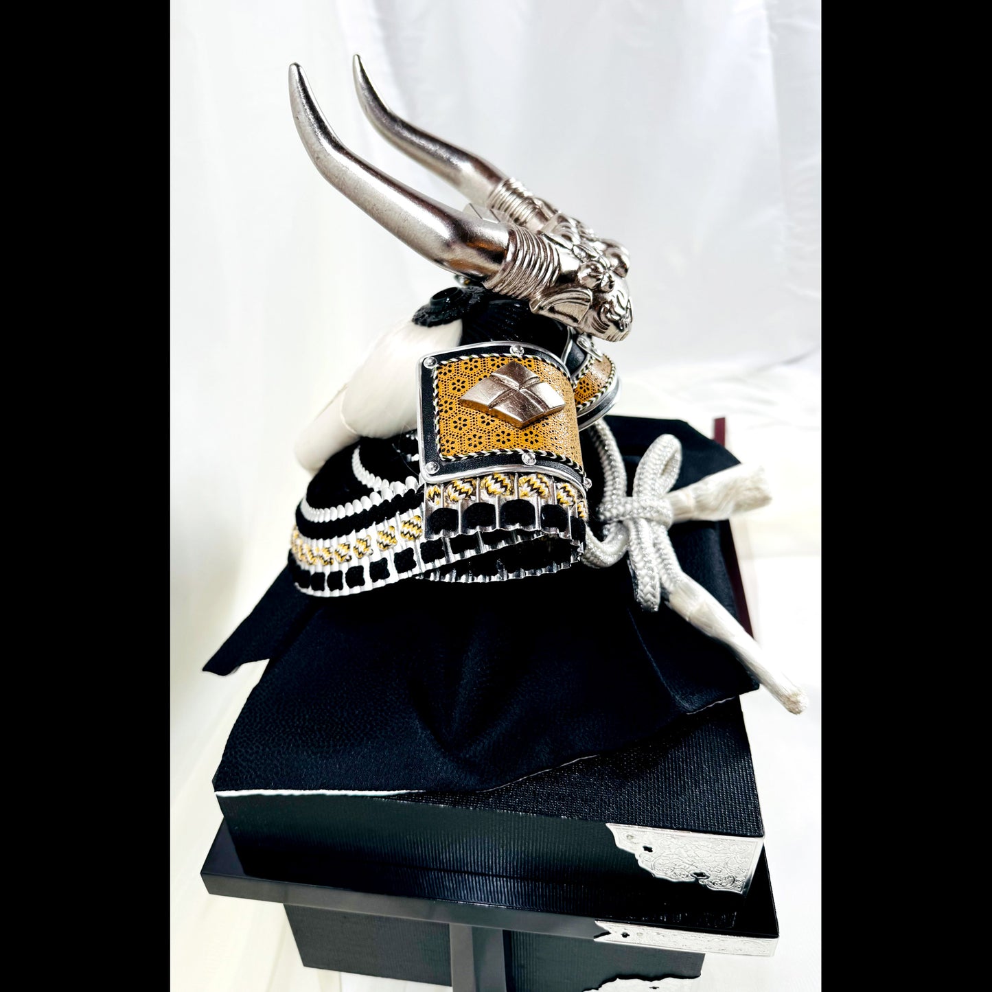 Takeda Shingen Kabuto Helmet with Storage Base by Shinko 04