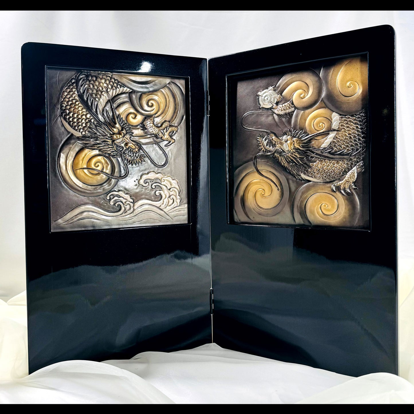 Twin Dragon Relief Folding Screen Byōbu – Enamel Finish 01