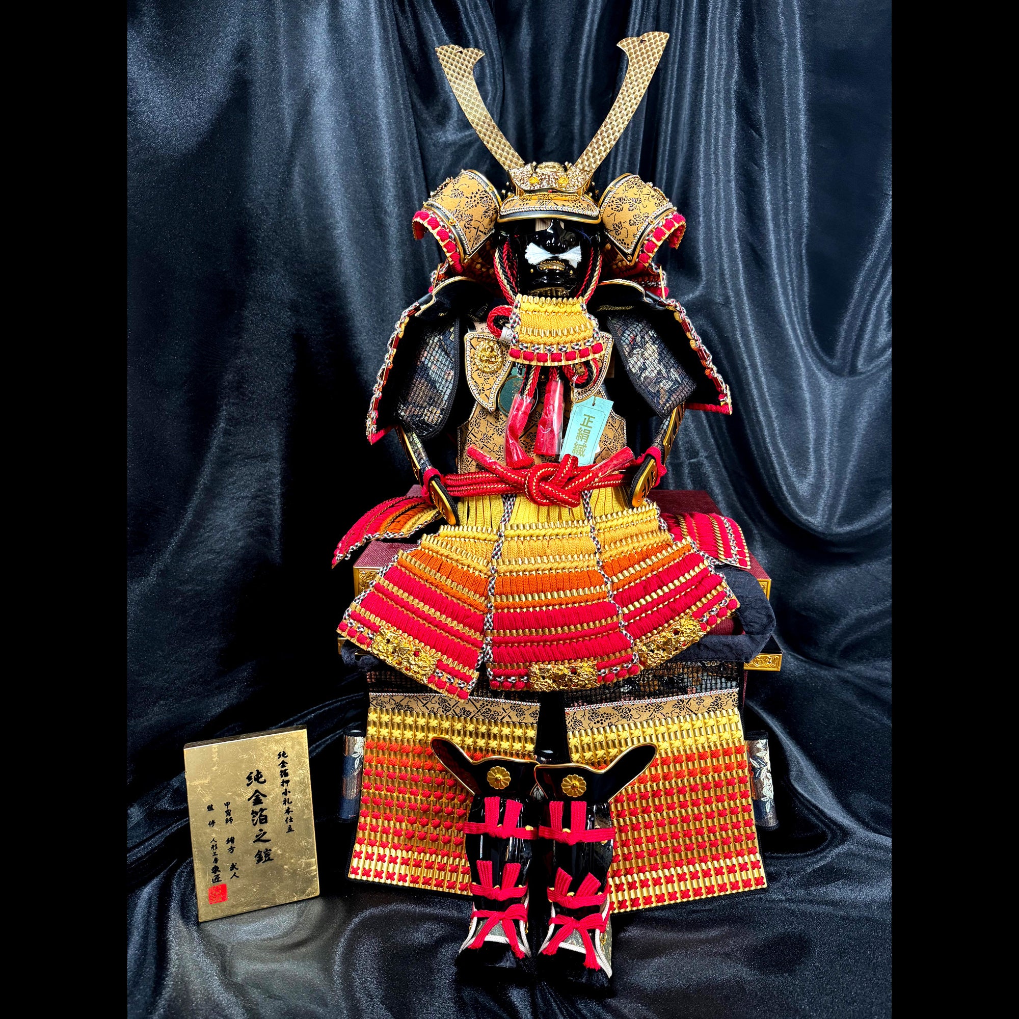 Authentic Samurai Armor Display – Junkinpaku no Yoroi (Gold-Leaf Armor) 01