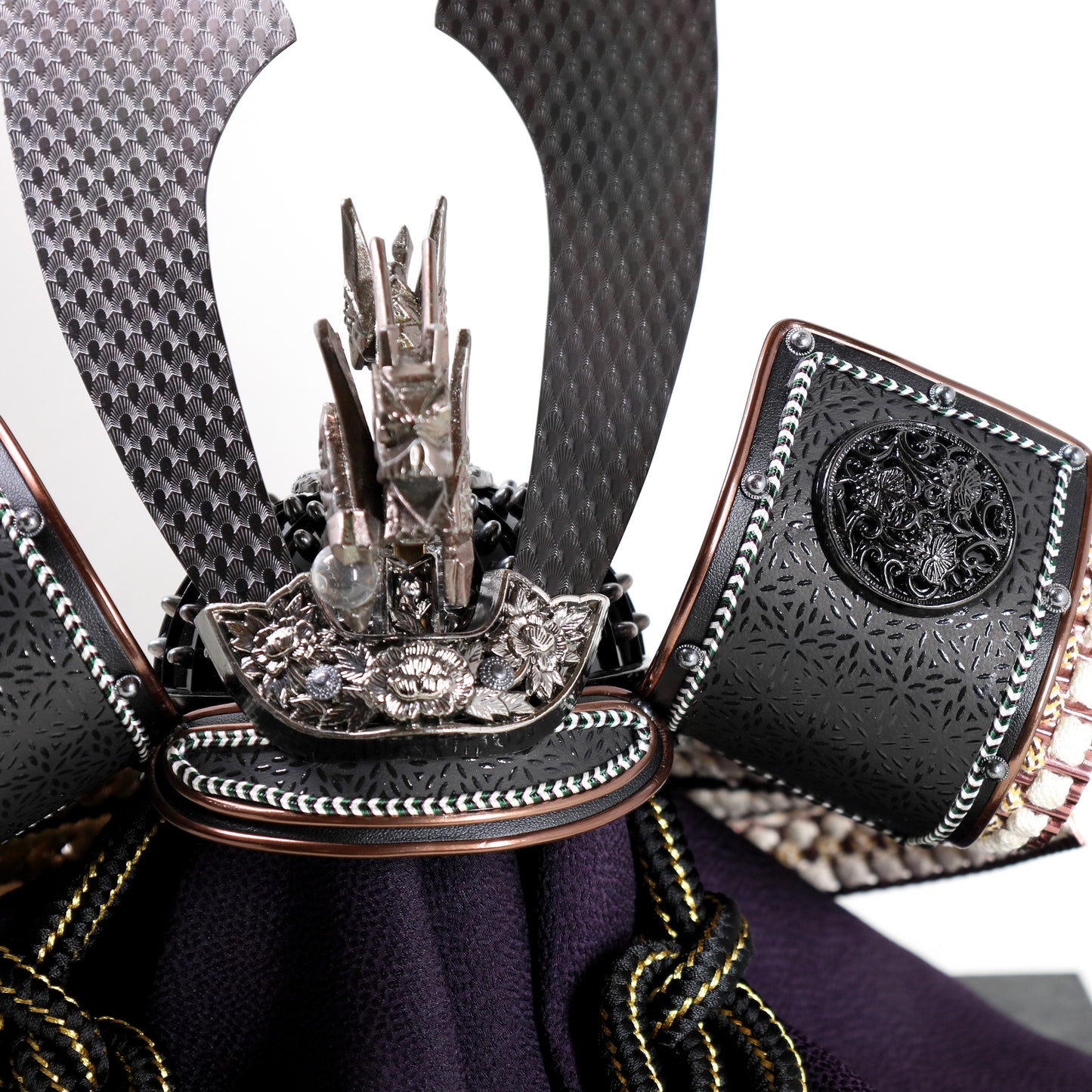 Black Dragon Kabuto Helmet – Modern Samurai Elegance 02