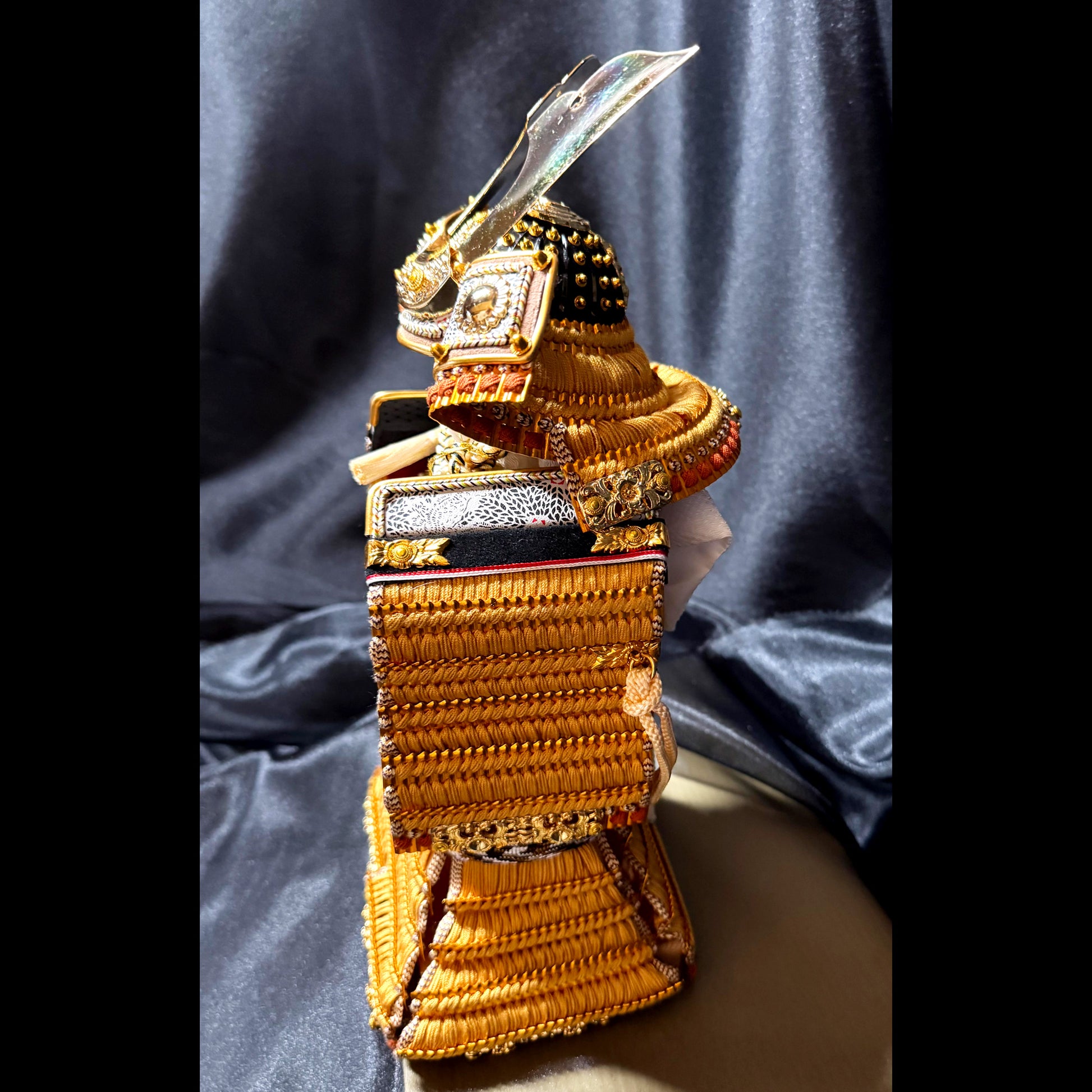 Compact Samurai Yoroi Armor by Bushu Tensei – Golden Accents 04