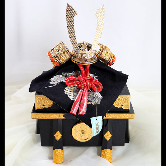 Dragon Kabuto Helmet – Gold Detailing 01