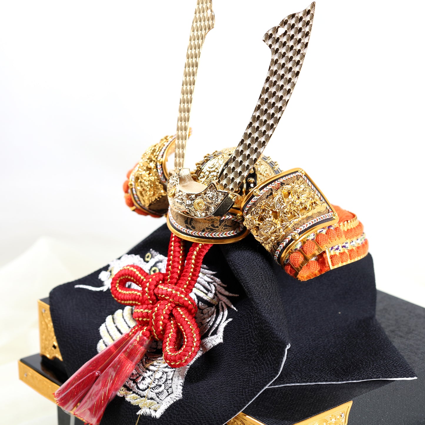 Dragon Kabuto Helmet – Gold Detailing 02