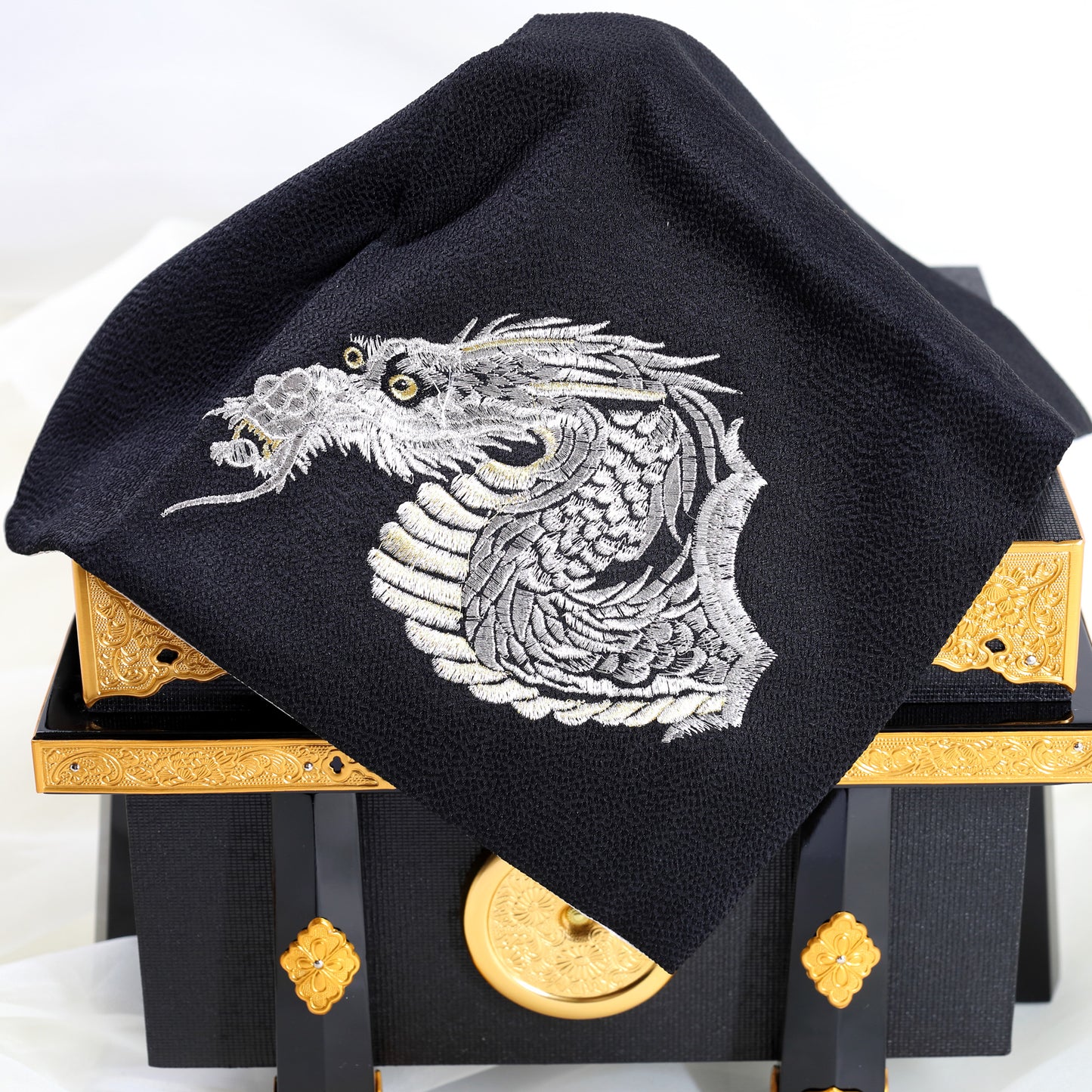 Dragon Kabuto Helmet – Gold Detailing 03