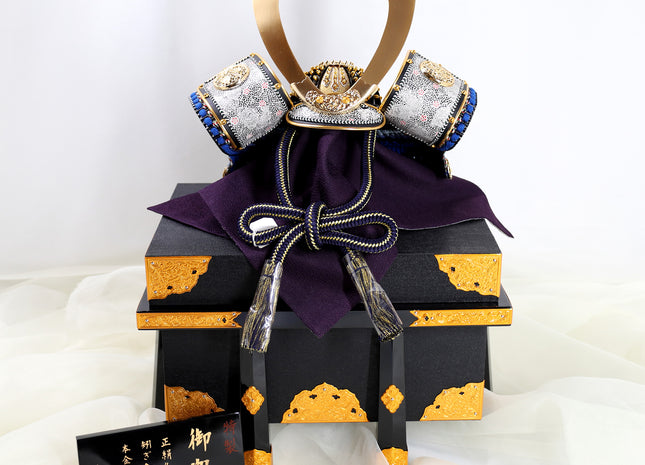 Gold-Crested Kabuto Helmet by Bushu Tensei 01
