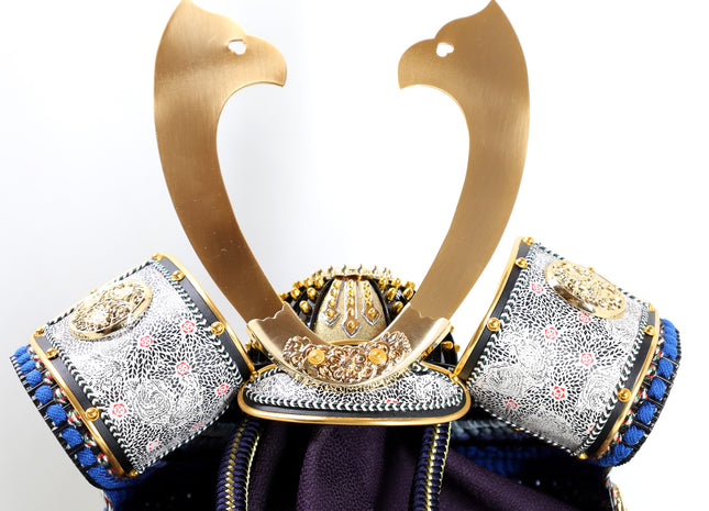 Gold-Crested Kabuto Helmet by Bushu Tensei 02