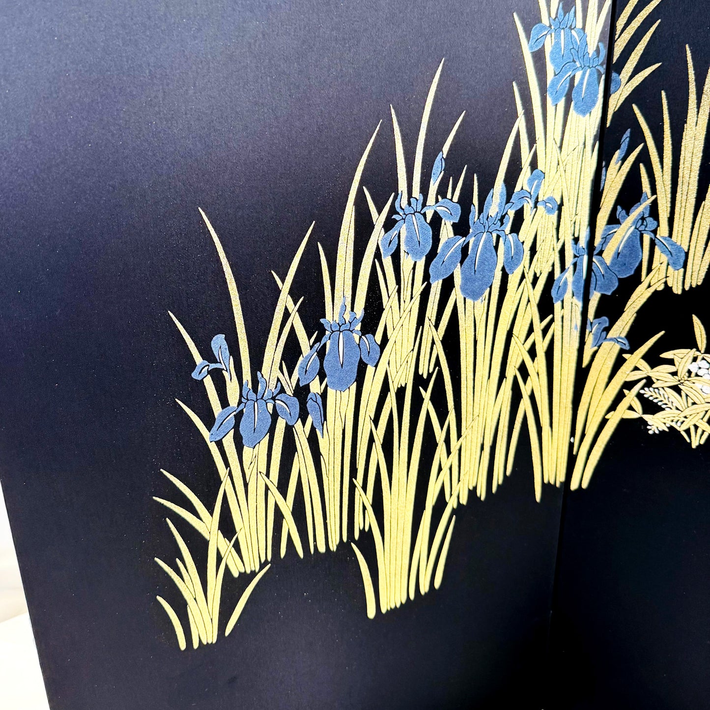 Gold-Leaf Folding Screen with Iris Motif (Byōbu) 02