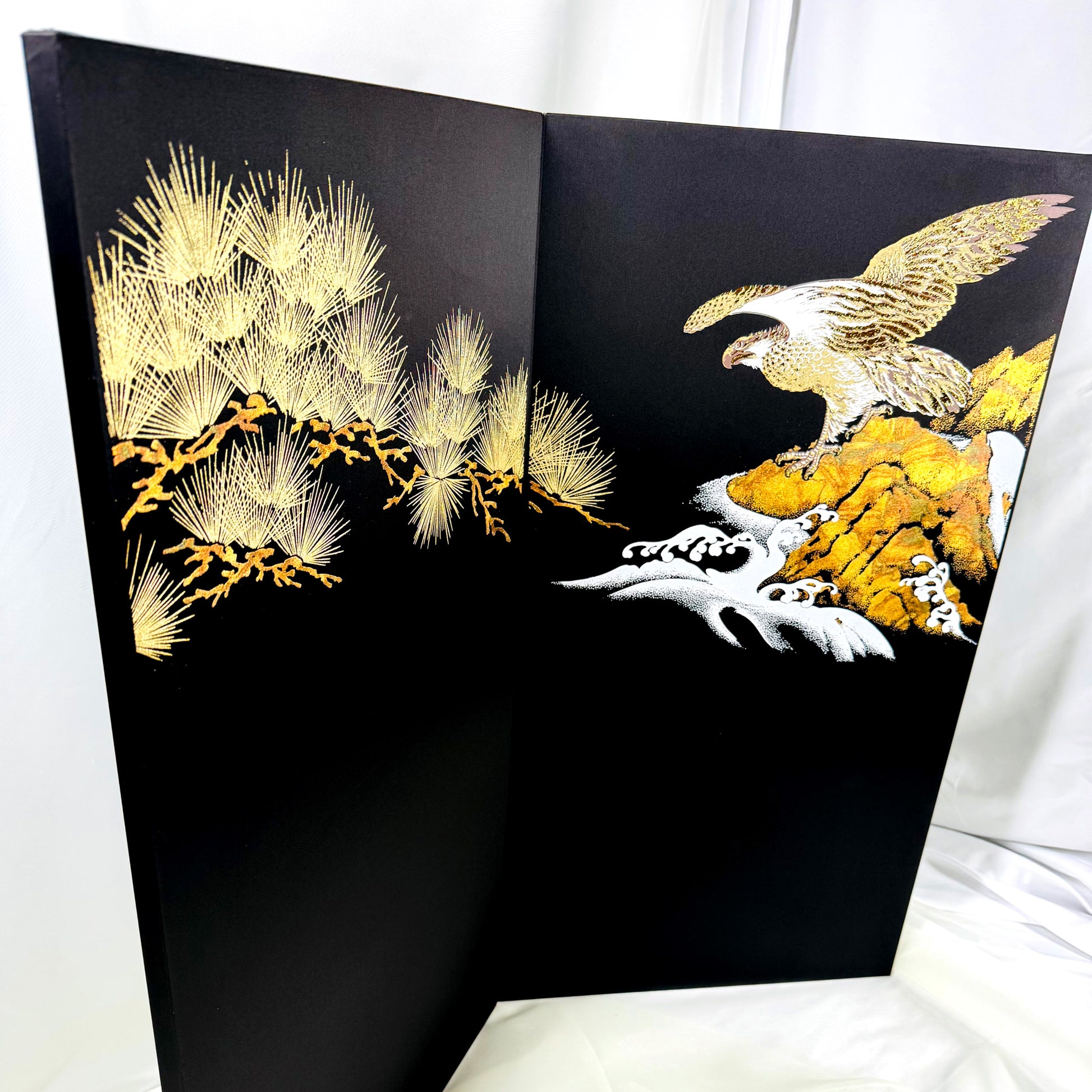 Gold-Leaf Folding Screen with Pine and Hawk Motif | Byōbu 02