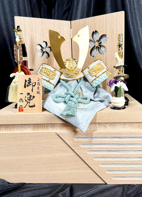 Gold Crest Samurai Kabuto with Ohitsu Base & Screen – by Itoku 01