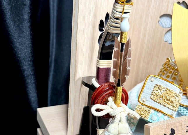 Gold Crest Samurai Kabuto with Ohitsu Base & Screen – by Itoku 02