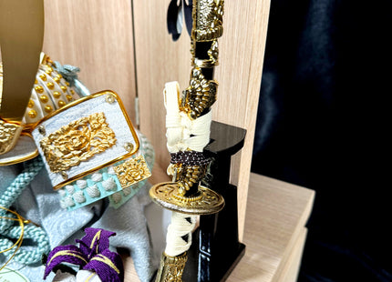 Gold Crest Samurai Kabuto with Ohitsu Base & Screen – by Itoku 04