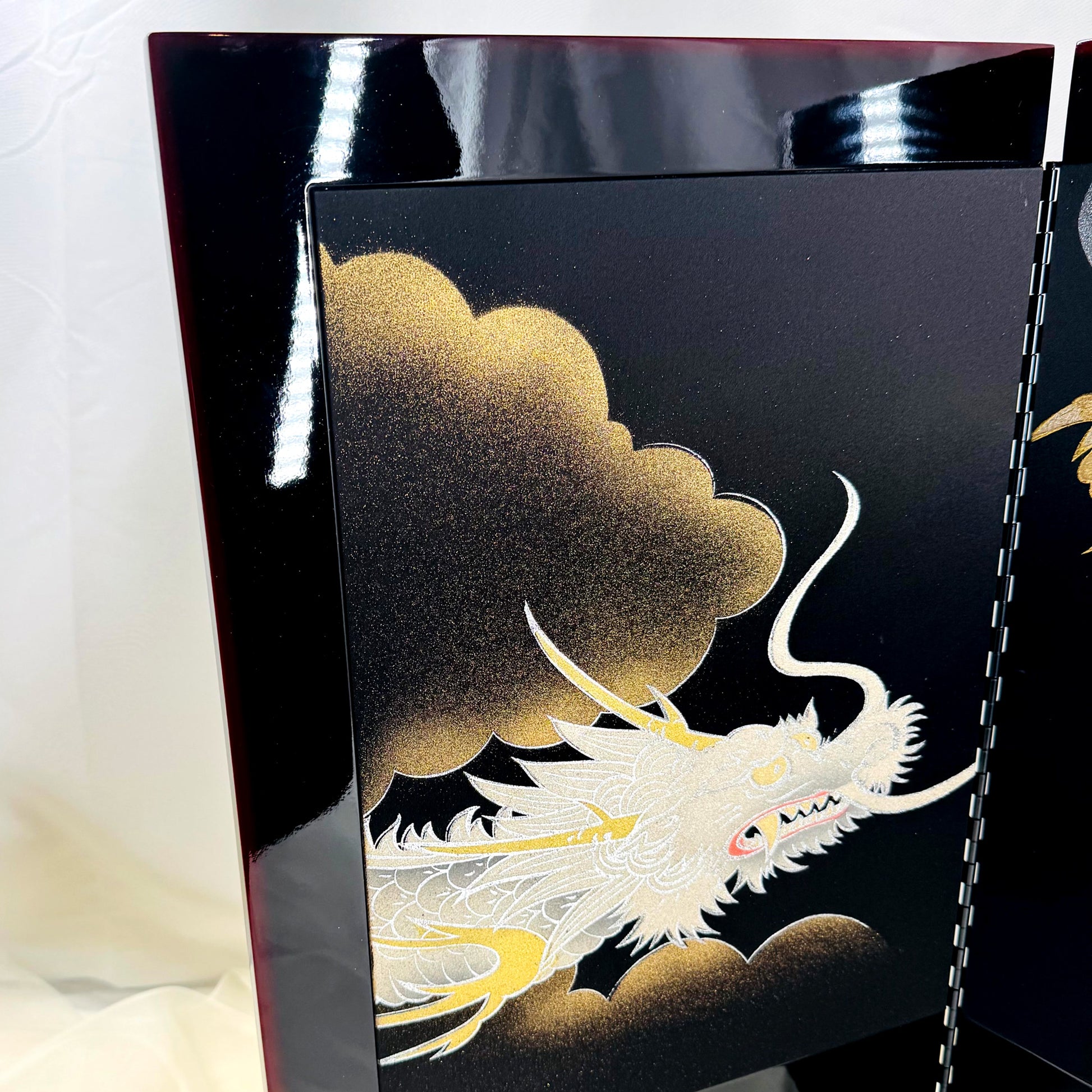 Gold and Silver Dragon Lacquered Folding Screen 02
