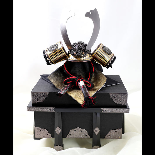 Kabuto (Helmet): Black and Gold Checkered Design