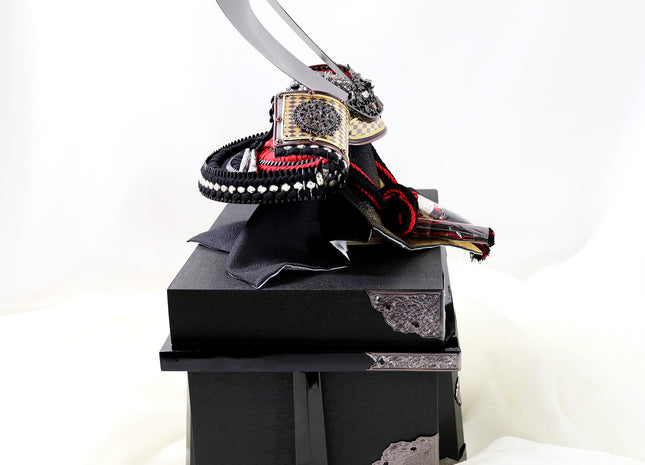 Kabuto (Helmet): Black and Gold Checkered Design