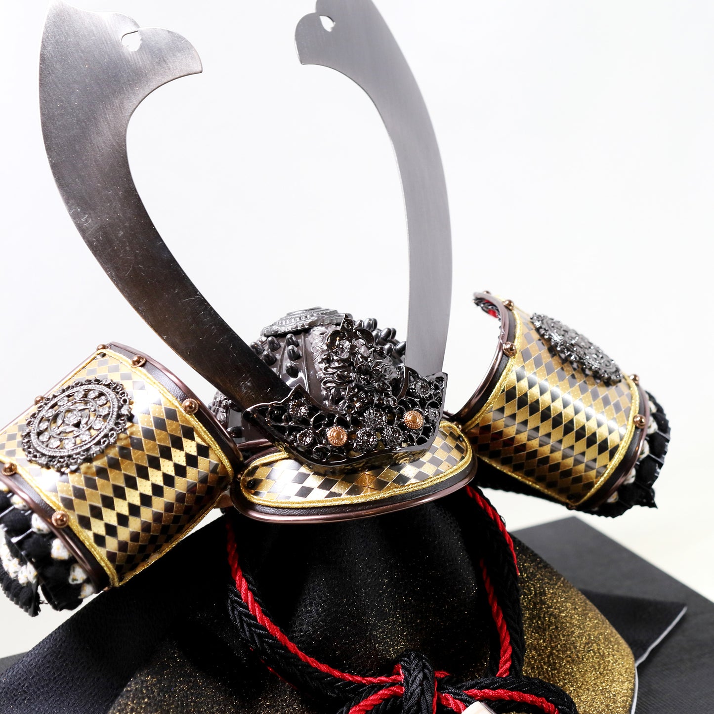 Kabuto (Helmet): Black and Gold Checkered Design