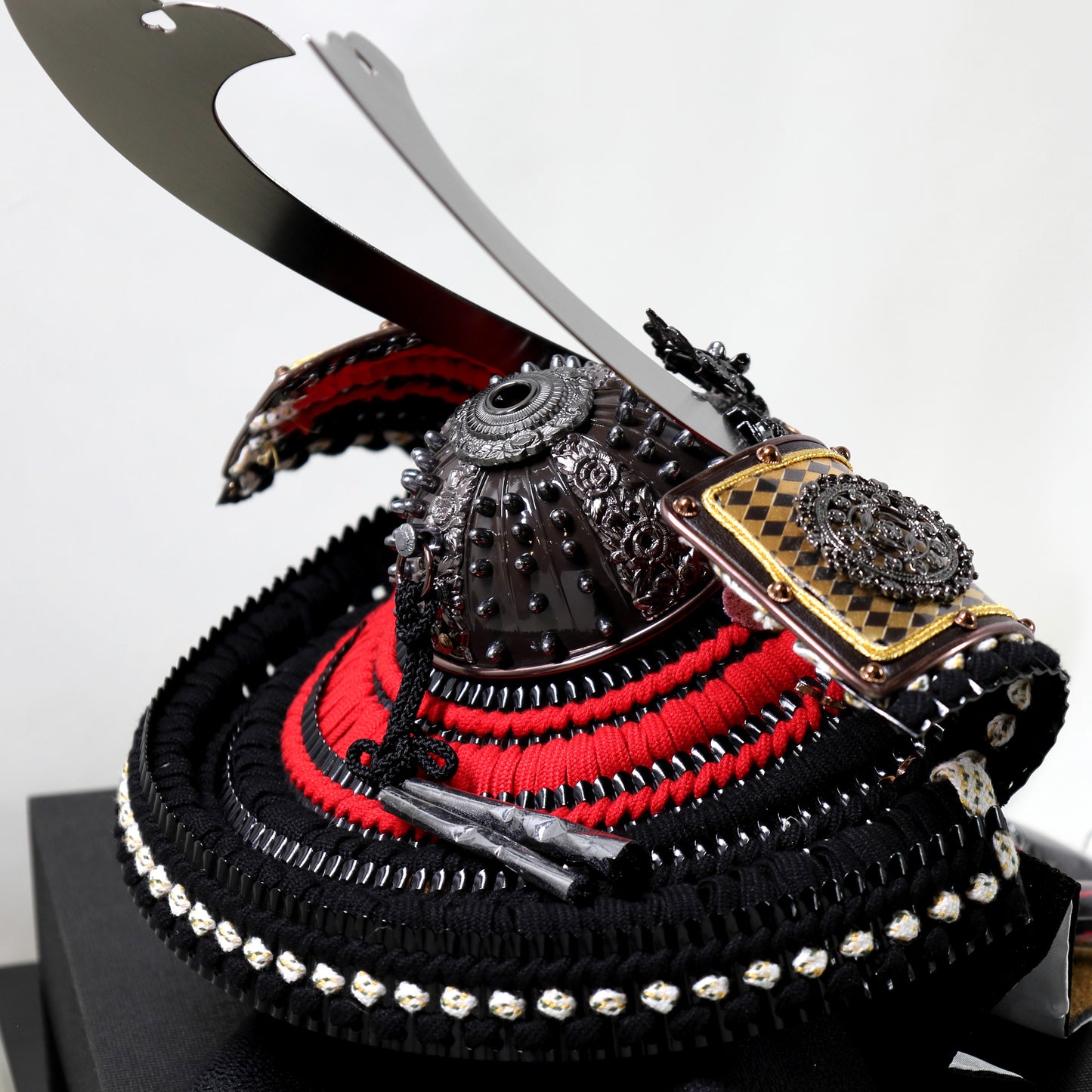 Kabuto (Helmet): Black and Gold Checkered Design