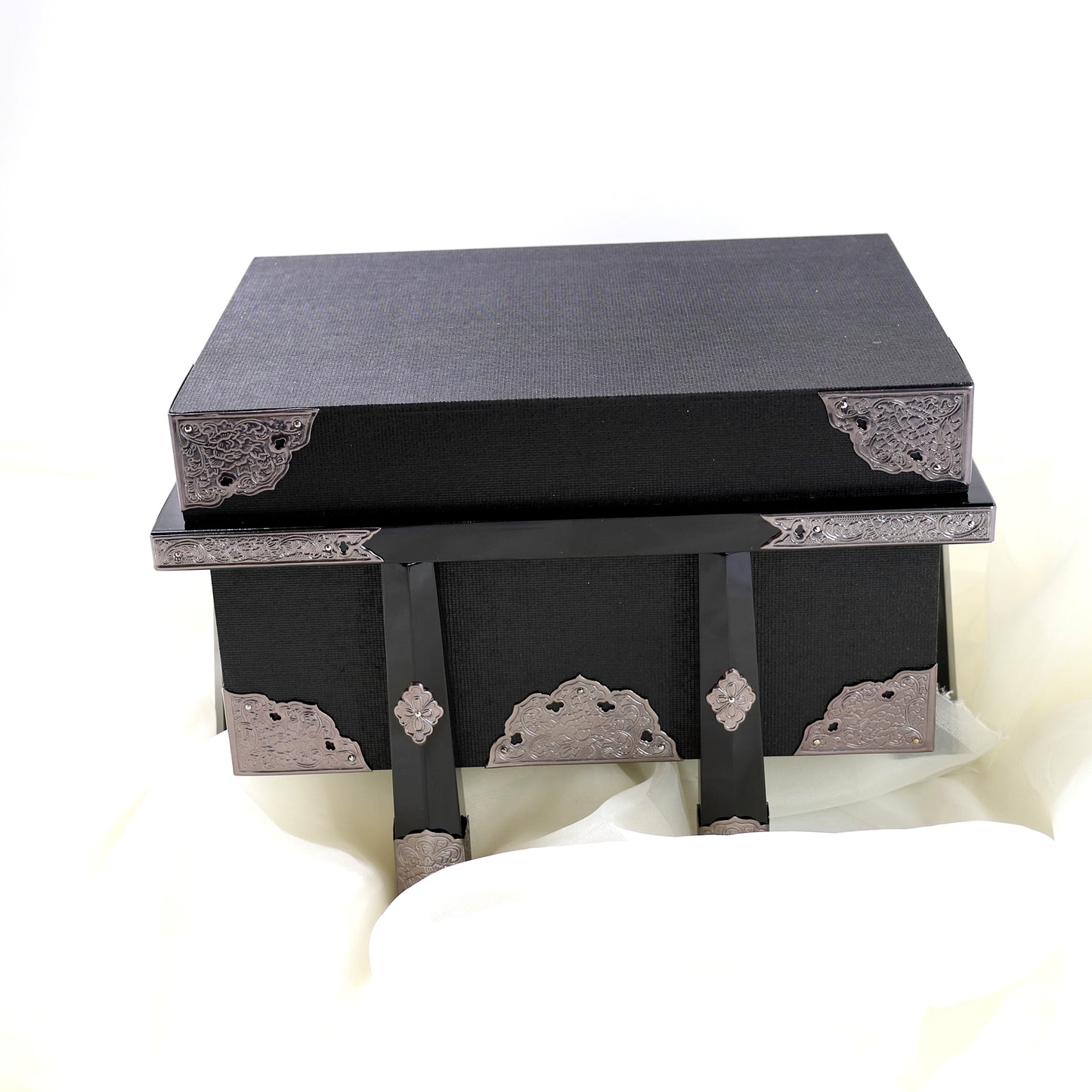 Kabuto (Helmet): Black and Gold Checkered Design