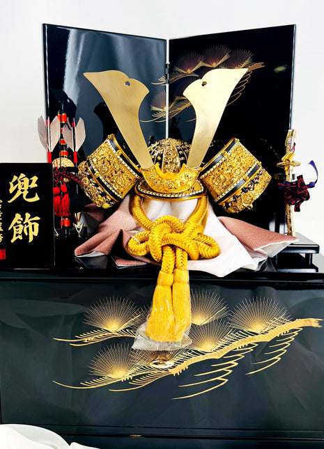 Kabuto Helmet Display with Lacquered Base and Screen | Supervised by Hodō 01