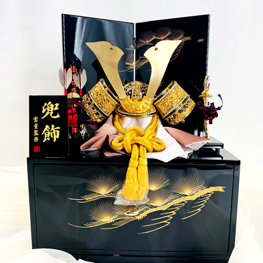 Kabuto Helmet Display with Lacquered Base and Screen | Supervised by Hodō 01