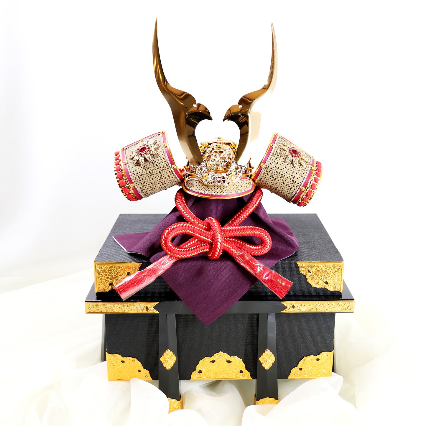 Kabuto (Helmet): Grand Gold Kuwagata and Ruby Ornamentation