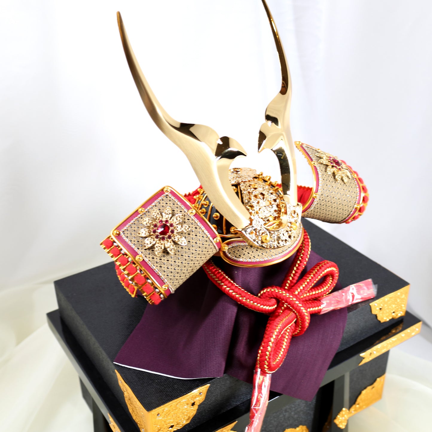 Kabuto (Helmet): Grand Gold Kuwagata and Ruby Ornamentation