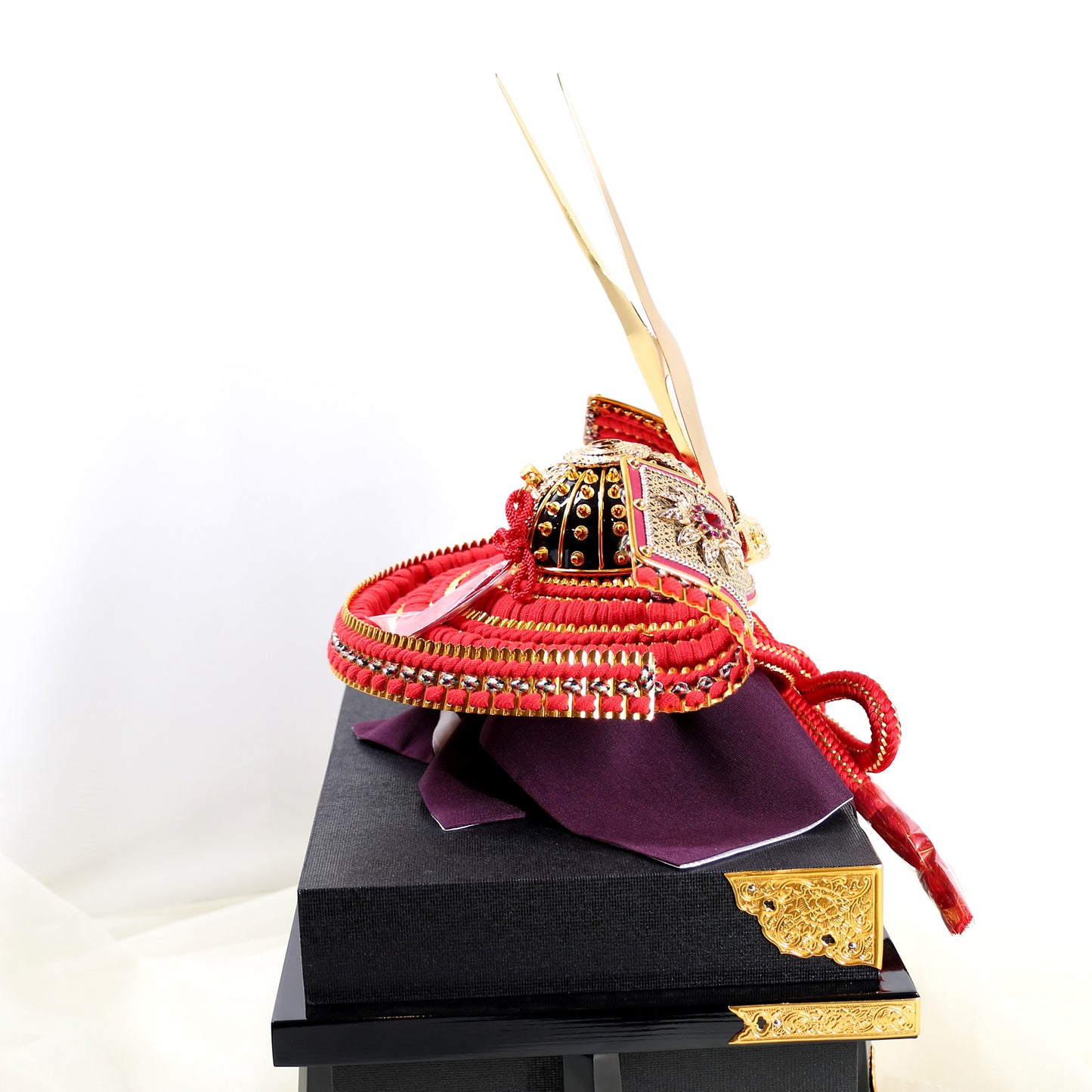 Kabuto (Helmet): Grand Gold Kuwagata and Ruby Ornamentation